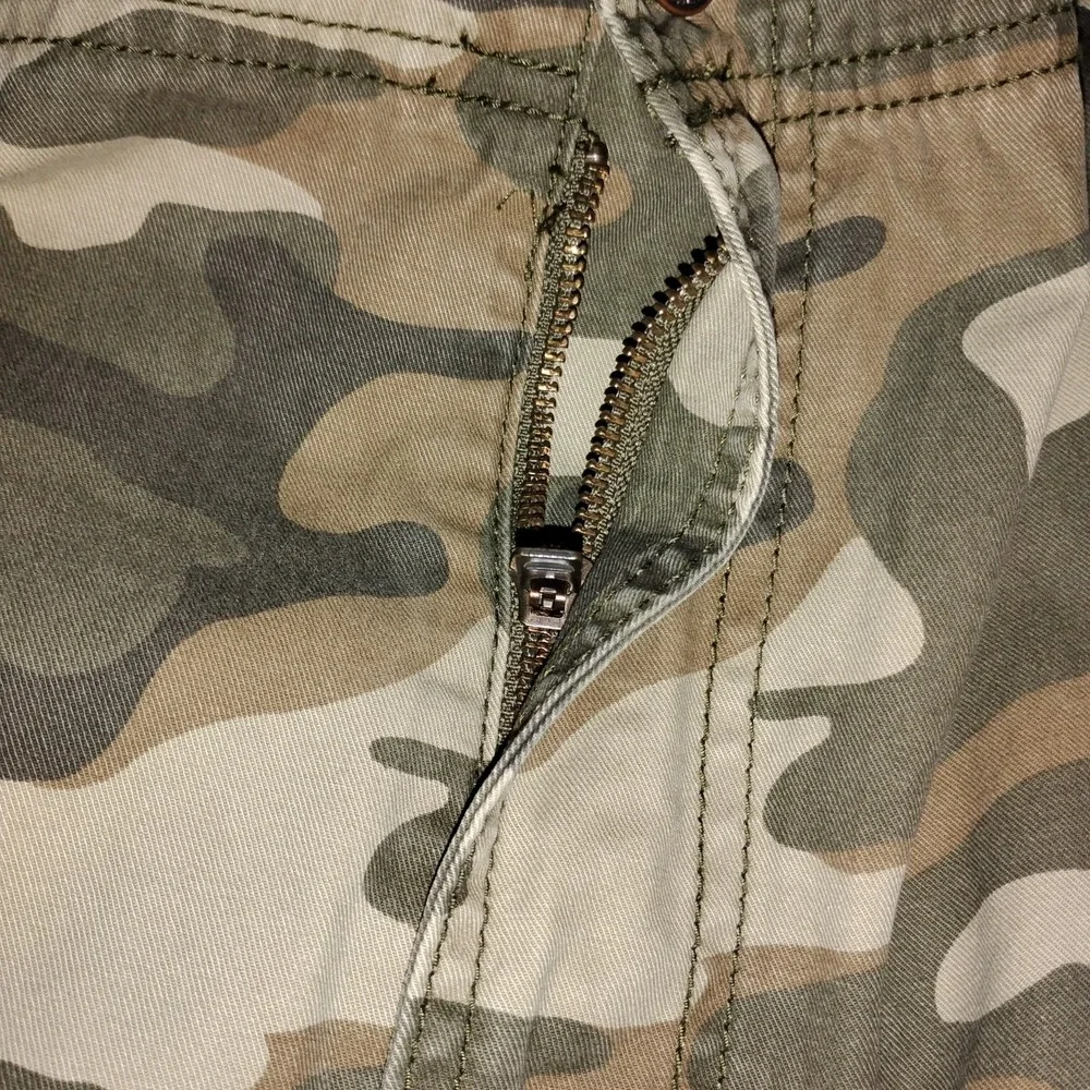 Levis, Cargo,Mens, Camouflage, Size 42, Never Been Worn, Green, Y2k, Baggy,